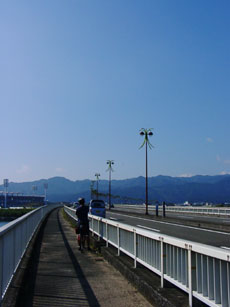清武川の橋の上