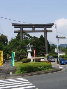 霧島神宮入り口